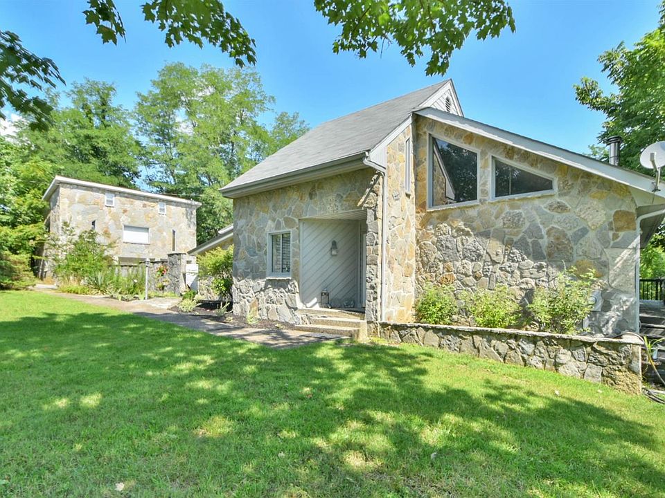 1st image of 107 White Oak Dr