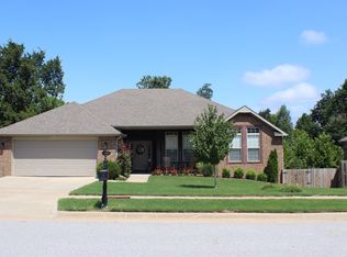 1822 N Knollcrest Cir, Fayetteville, AR 72704