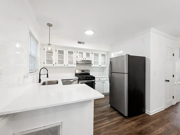 3749 Yorktown Pl — Photo 8