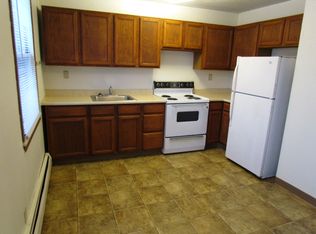 1004 11th St NW #10B, Minot, ND 58703