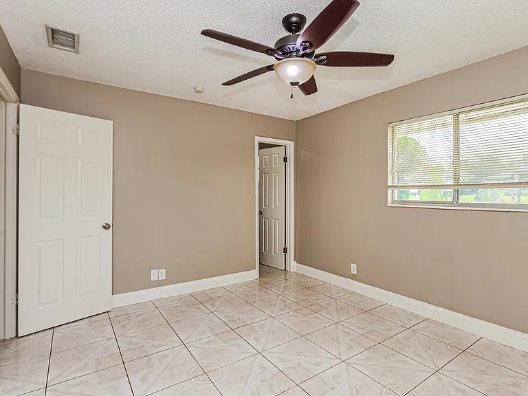 1119 Clayton Ave — Photo 10
