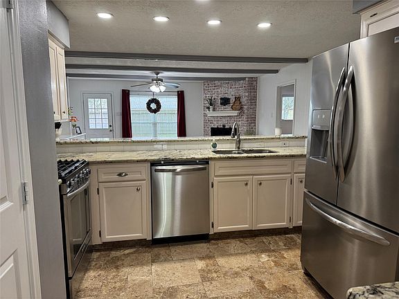 3rd image of 722 Seafoam Rd