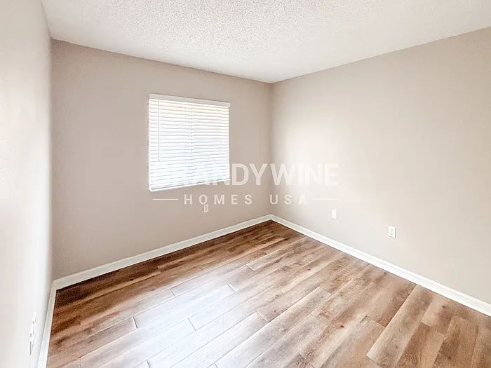 11750 Lynmoor Dr — Photo 15