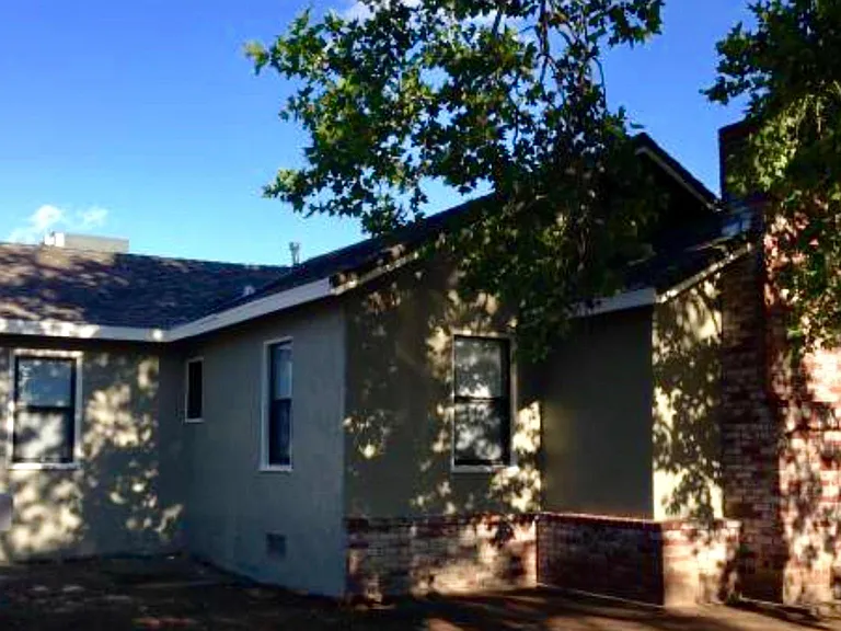 307 C St — Photo 2