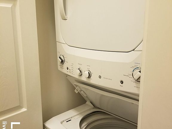 5th image of 2049 W Division St #2K