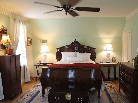 Your queen bed awaits!
