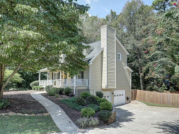 2nd image of 1918 Falcon Wood Dr NE