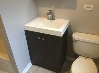 825 W Sunnyside Ave #3, Chicago, IL 60640