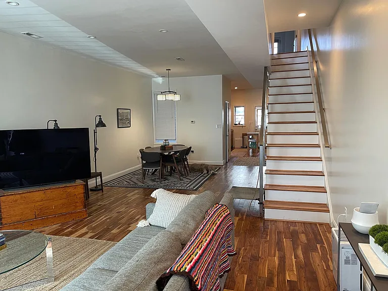 40 Q St NE #A — Photo 3