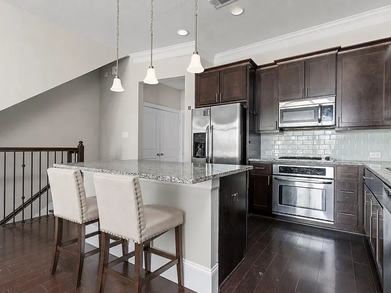 1812 Dennis St — Photo 18