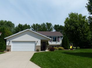 417 Pebble Beach Dr NE, Owatonna, MN 55060