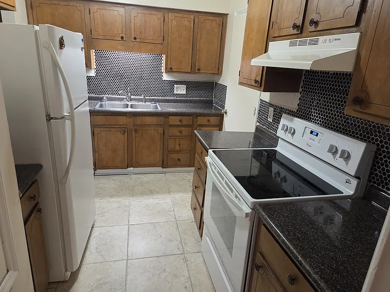 6105 Honeysuckle Ln — Photo 9