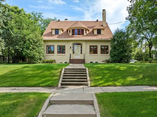 318 8th Ave SE, Minot, ND 58701