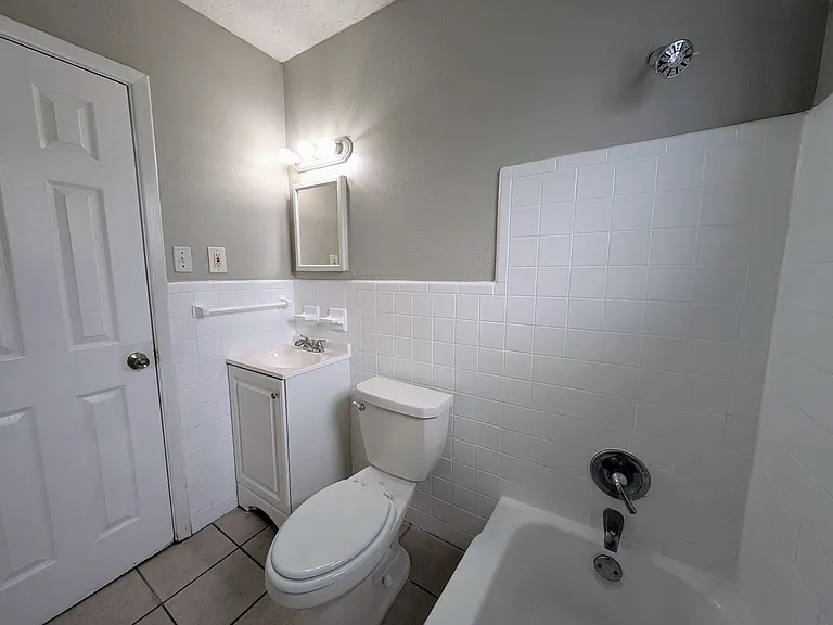 7704 N Taliaferro Ave — Photo 9