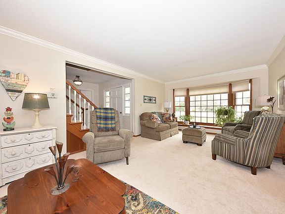 4th image of 17955 Knoll Ct