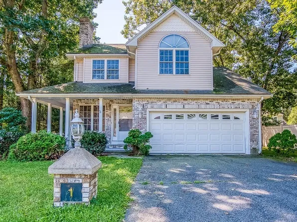 1 Pinebough Ave, North Attleboro, MA 02760