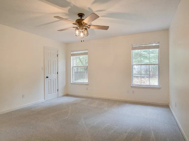 8262 Pamplona St — Photo 17