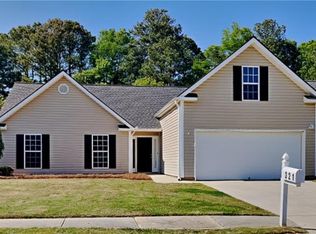 321 Shadowbrooke Dr, Loganville, GA 30052