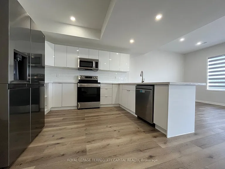 343 Edgehill Dr #UPPER — Photo 3