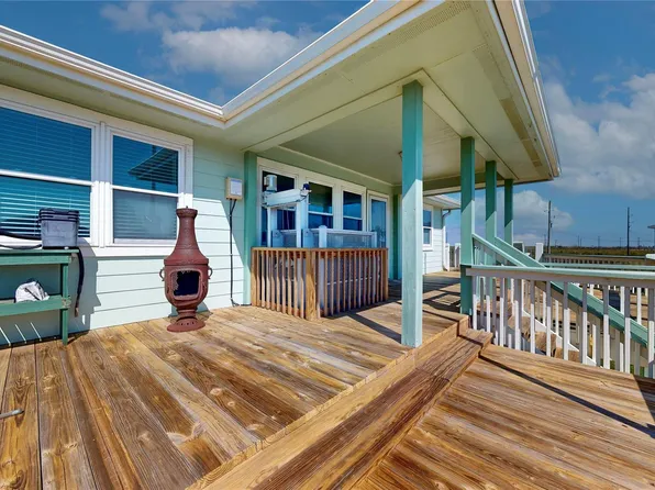 3199 Castle Dr, Crystal Beach, TX 77650