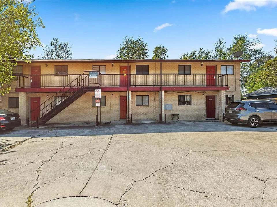 3414 Martin St #105