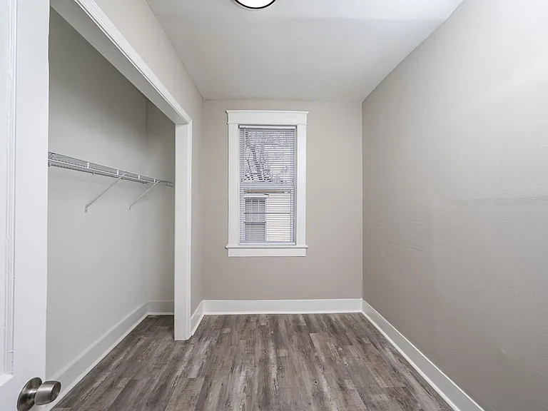 1019 Bank St — Photo 22