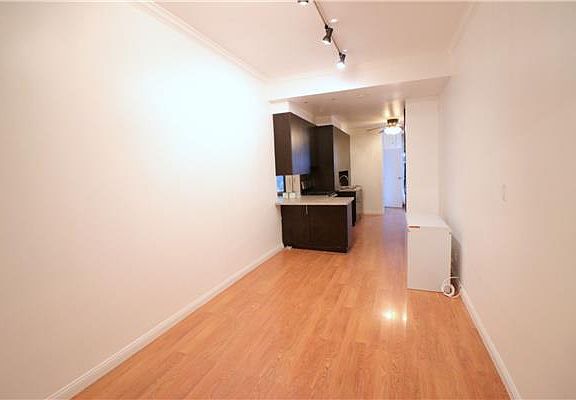 3rd image of 46 Clay St APT 1R