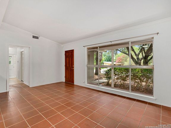 3rd image of 2807 KNIGHT ROBIN DR