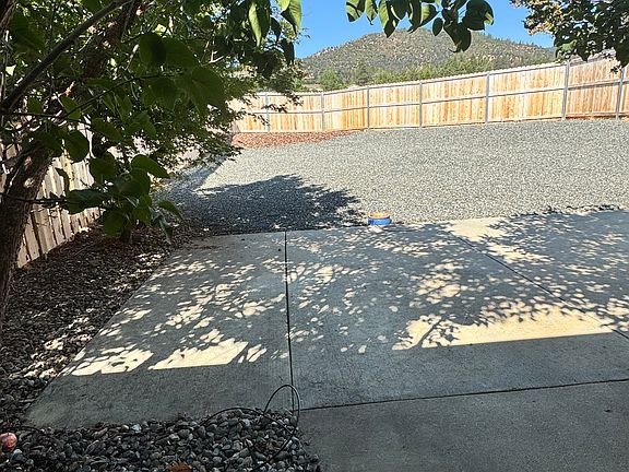 3rd image of 911 Shasta Ave