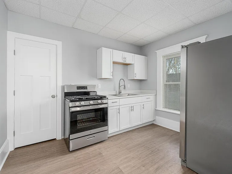 221 N Elizabeth St #I — Photo 1