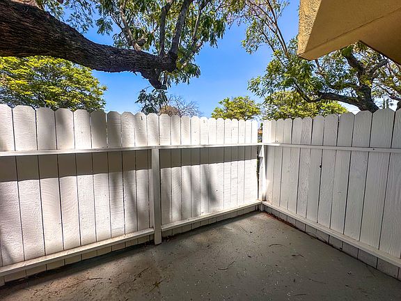 4th image of 17926 Schoenborn St #A