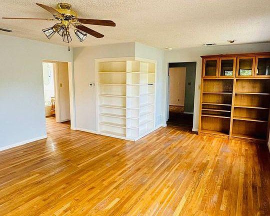 3rd image of 1815 W Avenue I