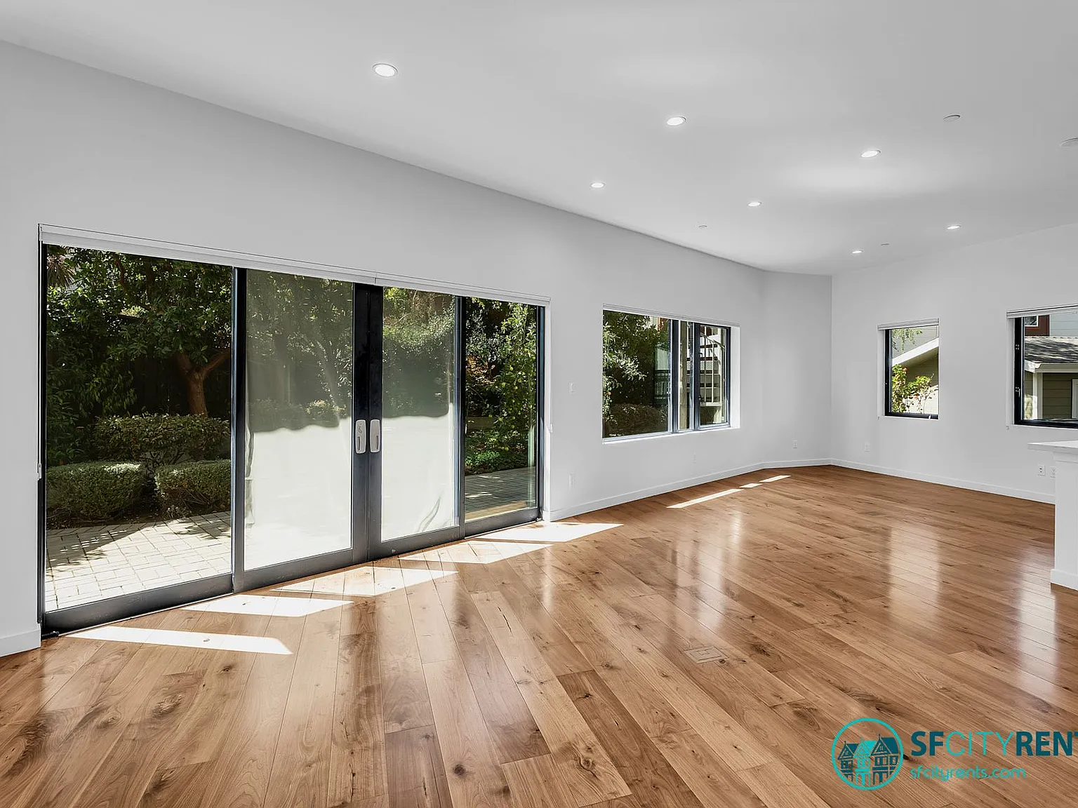 Brisbane: Contemporary Apartment with Private Garden, In-Unit Washer & Dryer, & Garage Parking — Photo 3