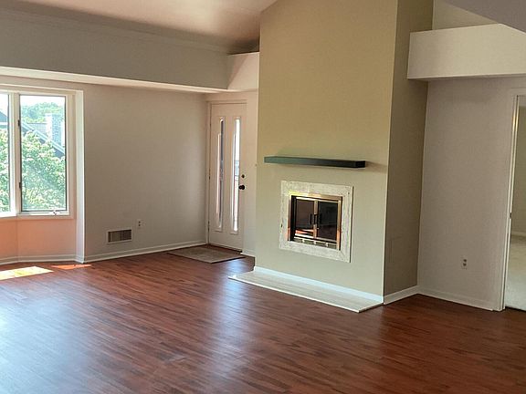 3rd image of 3181 Charlevoix Dr SE Unit 302