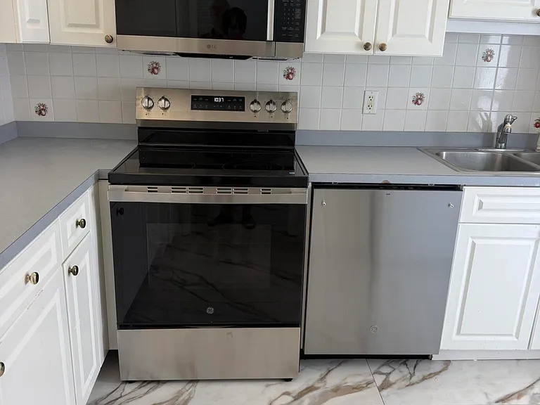 1100 Pine Dr #102 — Photo 9