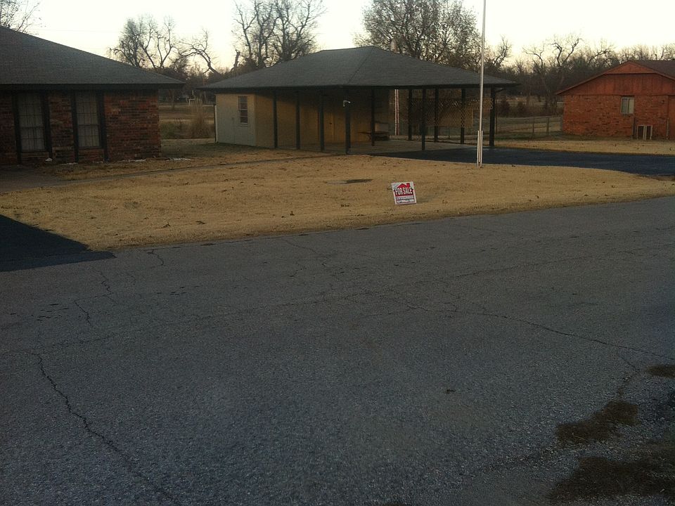 2nd image of 403 E Maple St