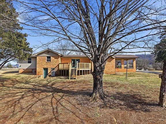 3rd image of 220 Phyllis Dr