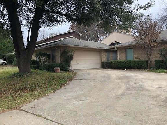 2nd image of 810 Carriage Way