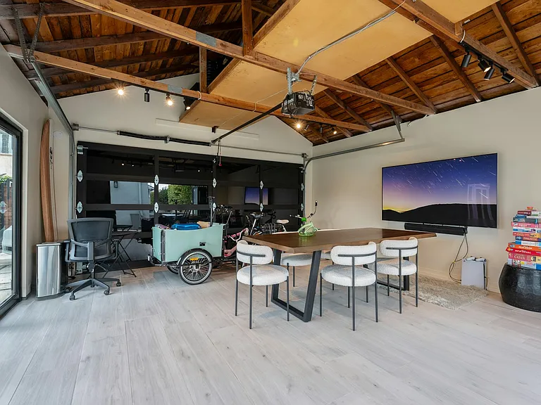 231 Avenue D — Photo 38
