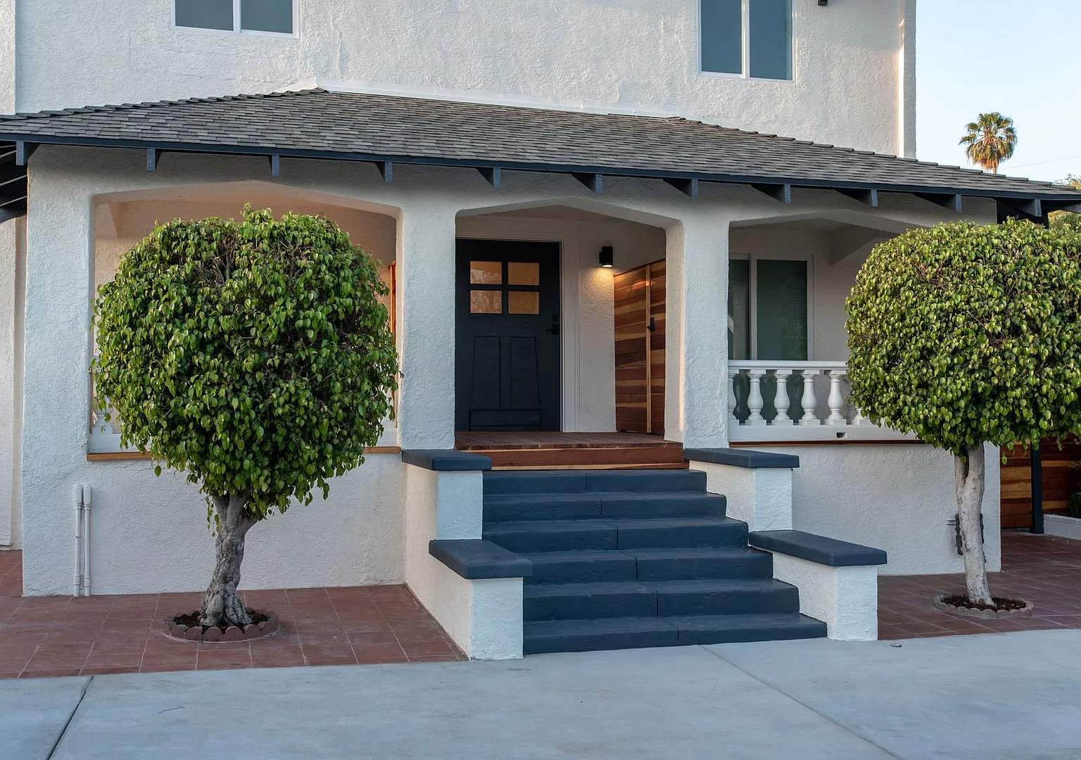 Spacious & Updated 2 Bedroom, 1 Bath Upstairs Apartment in the Heart of Echo Park — Photo 4