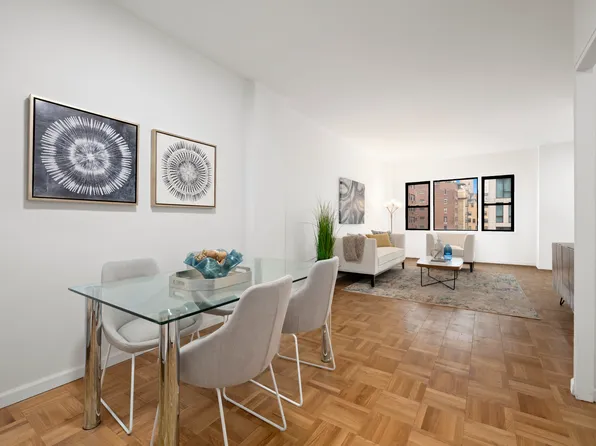 201 East 21st Street 15C image 3 of 7