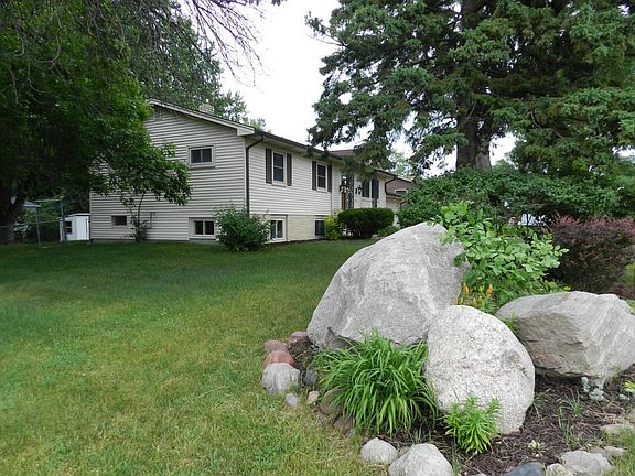 3rd image of 2571 Crown Hill Ct