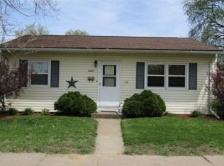 2373 S 14th St, Clinton, IA 52732