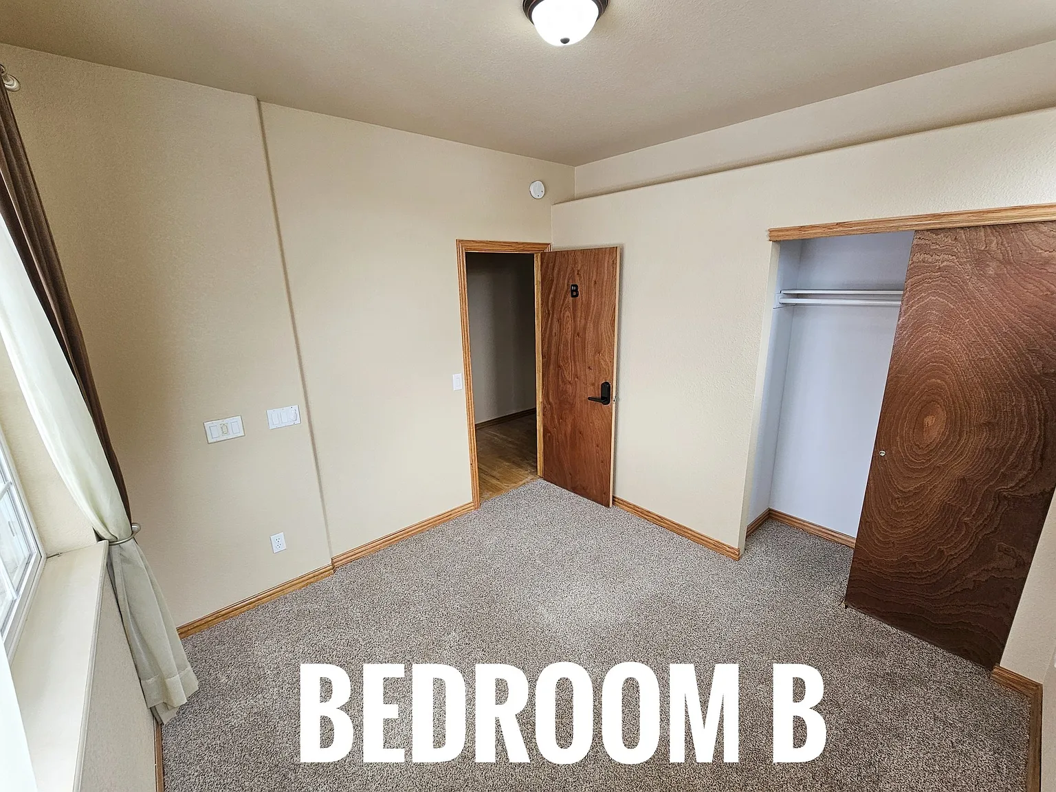 7 bed, 3.0 bath, 2358 sqft, $660 — Photo 2