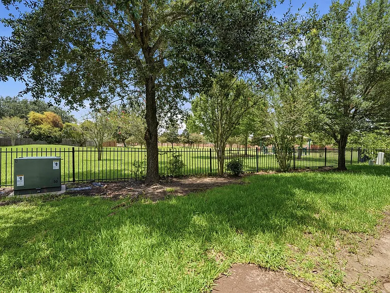 5815 Creek Crossing Ct — Photo 46