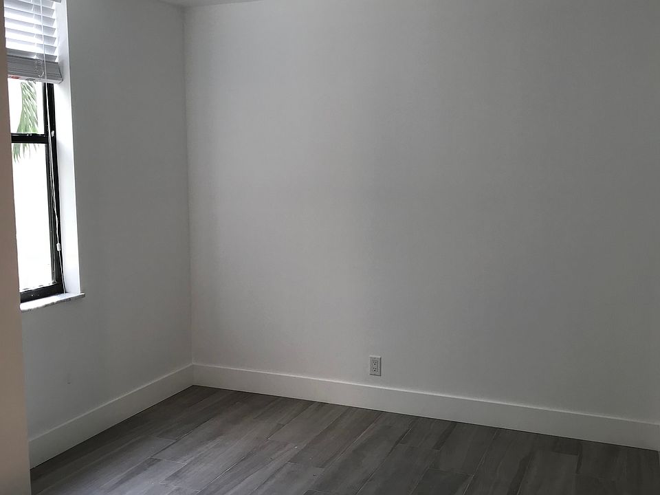 1st image of 20200 W Country Club Dr APT 119