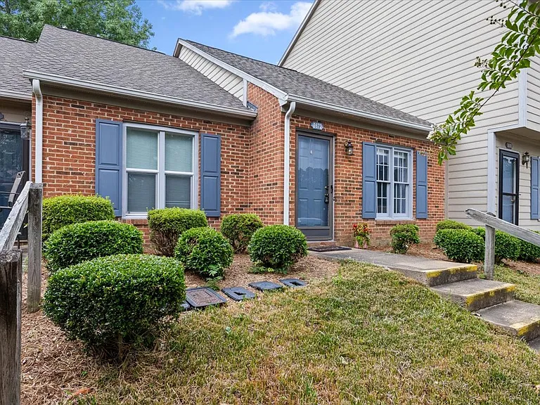 2672 Hitchcock Dr — Photo 6