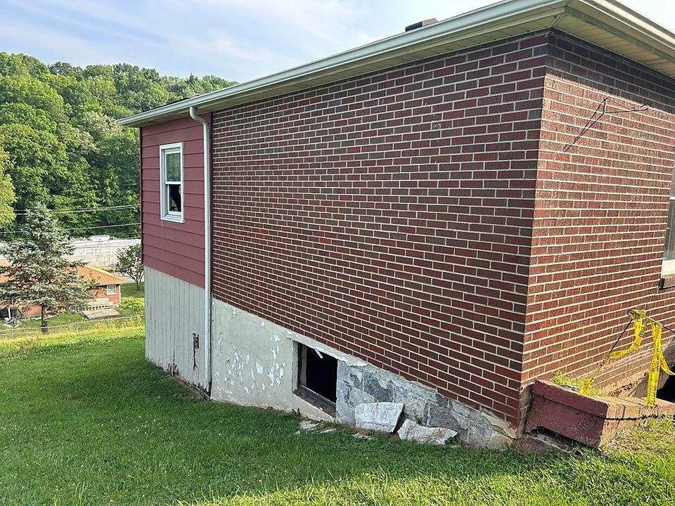 2nd image of 110 Hillcrest Dr