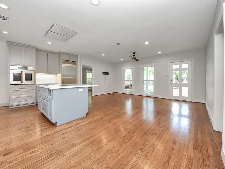 843 W 41st St — Photo 27