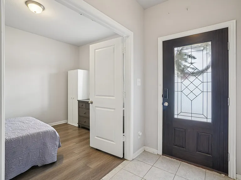 8915 Portobello Way — Photo 32